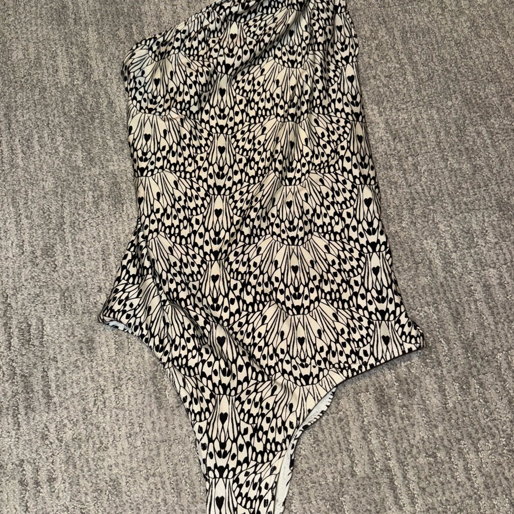 Patterned One-Shoulder Swimsuit - Picture 2 of 4
